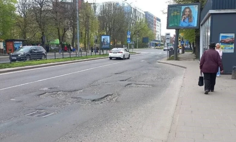На проспекті Чорновола у Львові на вихідних ремонтуватимуть дорогу з реверсним рухом