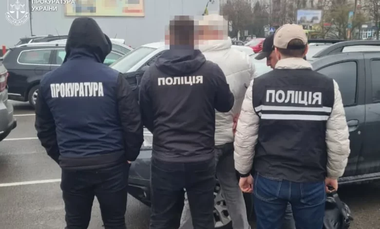 Ексдоцента львівського вишу судитимуть за організацію незаконного виїзду за кордон