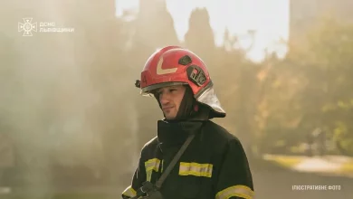 У Львові на вулиці Гашека загорілася квартира, постраждав чоловік
