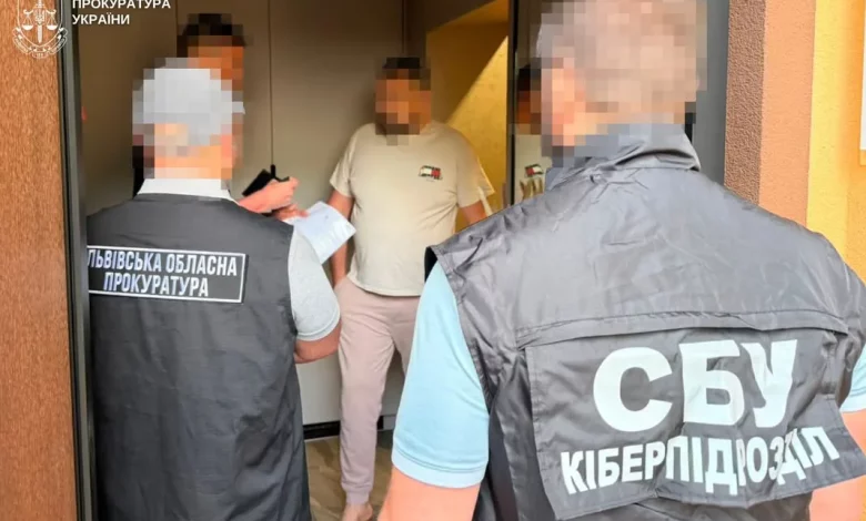 На Львівщині трьом пособникам ексдиректорки лікарні повідомили про підозру у схемі ухилення від мобілізації
