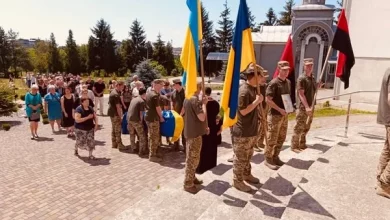 Новороздільська громада попрощалася із захисником Романом Надорожним