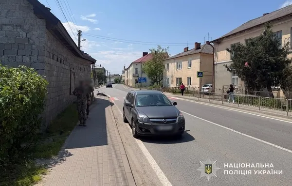 У Рудках автомобіль зіткнувся з електровелосипедом, травмований 68-річний чоловік