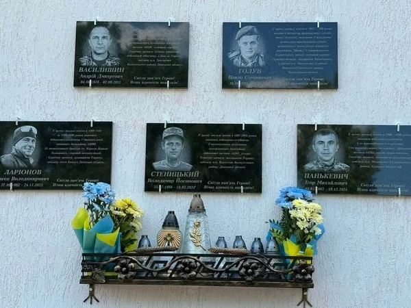 У Хирові відкрили меморіальні дошки полеглим захисникам-випускникам