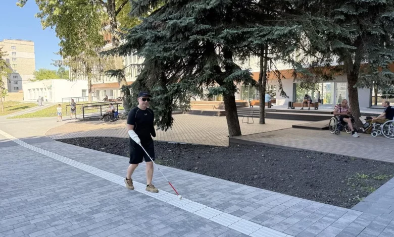 Захисник Петро Мосійчук, який втратив кисті рук і зір, проходить реабілітацію в UNBROKEN у Львові
