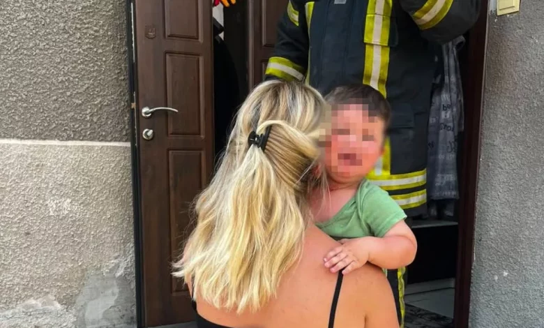 У Бібрці рятувальники відчинили будинок, де зачинився однорічний хлопчик