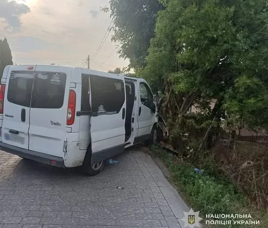 У Львові троє пасажирів мікроавтобуса травмовані внаслідок ДТП