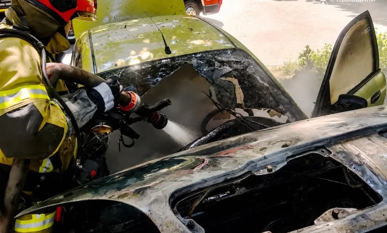 У Львові на вулиці Роксоляни загорівся автомобіль Daewoo Sens