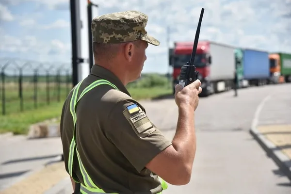 На українсько-польському кордоні утворилися черги легкових авто
