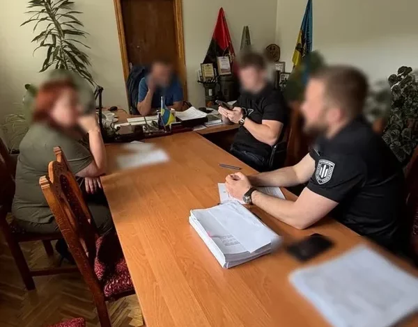 На Львівщині посадовцям лісгоспу оголосили підозру за незаконні рубки понад 20 тисяч дерев