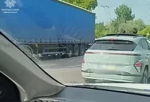У Львові водій Hyundai перевозив підлітків, що висувалися з люка авто