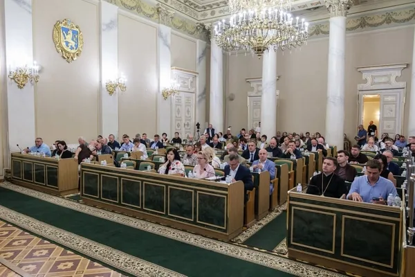 Львівська обласна рада заявила про неприпустимість зовнішнього тиску щодо вшанування Героїв України