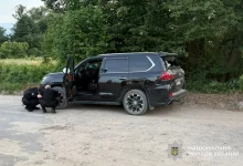 На Яворівщині затримали чоловіка, який обстріляв автомобіль Lexus