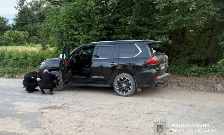 На Яворівщині затримали чоловіка, який обстріляв автомобіль Lexus