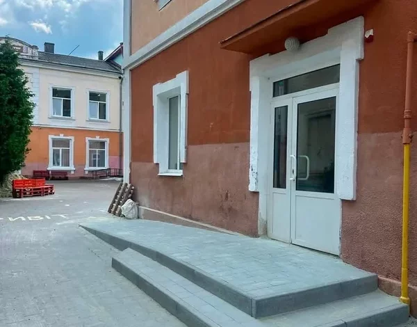 У Стрийській громаді встановили перші пандуси в межах проєкту «100 пандусів для Львівського регіону»
