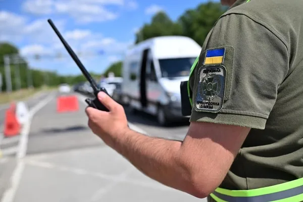 Черги на кордоні з Польщею: два пункти пропуску на Львівщині перевантажені