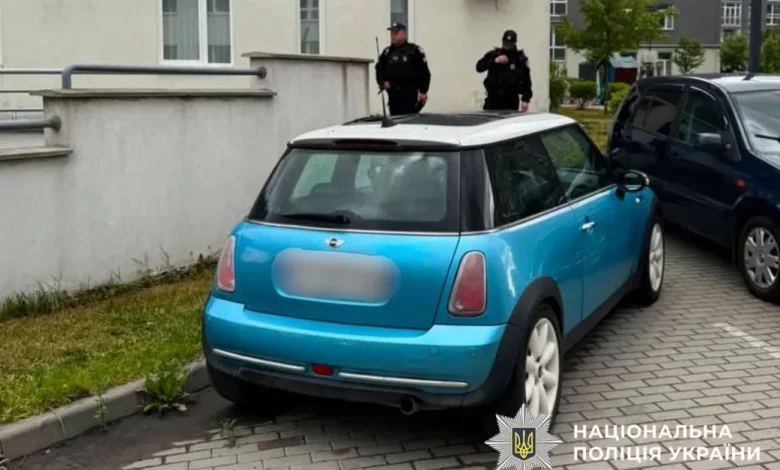 У Львові в автомобілі знайшли мертвого чоловіка з вогнепальним пораненням
