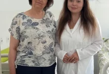 62-річна Валентина з Новояворівська попри ревматоїдний артрит плете сітки для ЗСУ