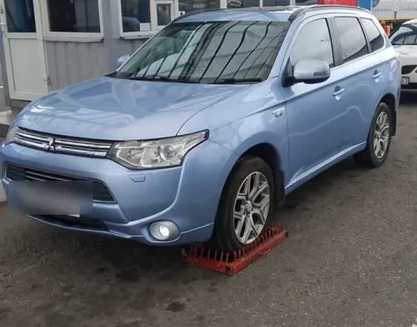 На пункті пропуску «Рава-Руська» затримали авто, викрадене у Великій Британії