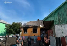 У Дулібах сусіди допомогли стримати пожежу в житловому будинку