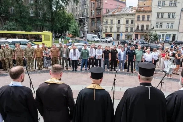 У Львові на площі Галицькій відзначили День Української Державності