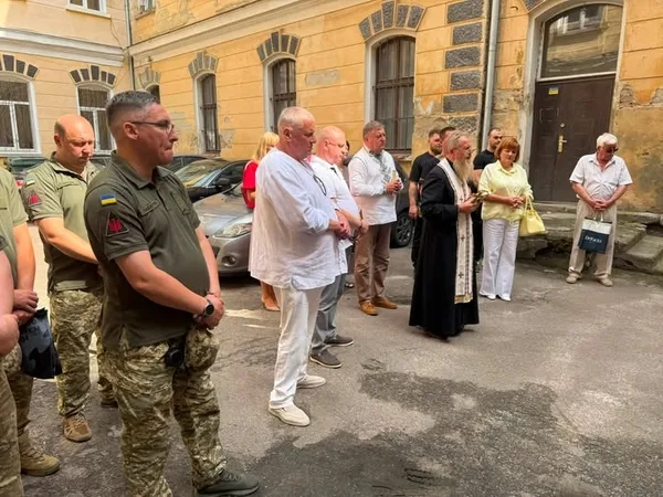 Депутати Стрия передали авто для 435 окремого дивізіону БпЛА