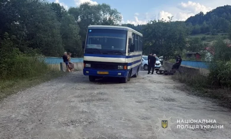 У селі Дрогобицького району мотоцикліст травмувався внаслідок зіткнення з автобусом