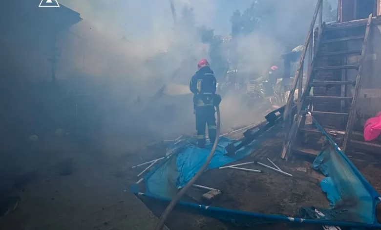 У Львові на вулиці Розточчя під час пожежі господарської будівлі постраждали мати та дочка