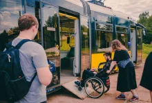 Курс безбарʼєрності стане обовʼязковим у навчанні водіїв львівського електротранспорту
