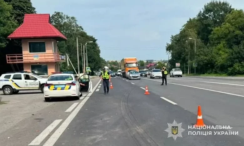 Поблизу Львова на трасі Львів–Шегині травмувався водій Skoda Fabia