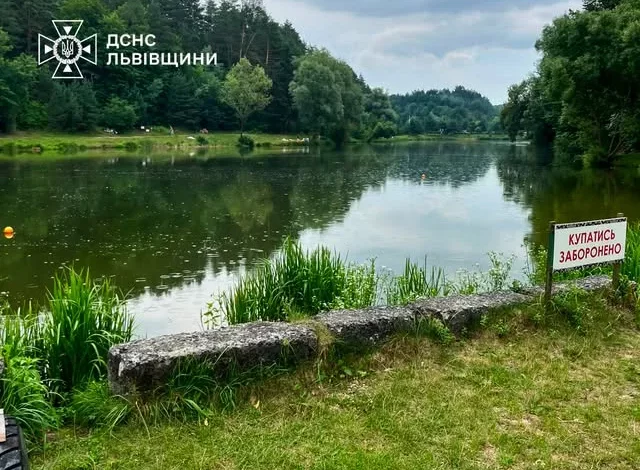 На озері в селі Тростянець Стрийського району потонув чоловік