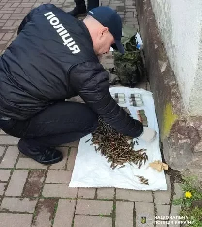 На Львівщині передадуть до суду 26-річного самбірчанина за торгівлю зброєю та боєприпасами