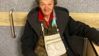 У Львові розшукали жінку, яка підпалила декор на фасаді магазину