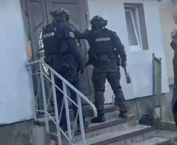У Дрогобицькому районі перед судом постане чоловік, якого обвинувачують у збуті канабісу