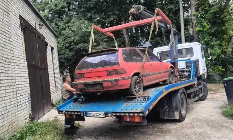 У Львові ще 11 покинутих авто перевезли на арештмайданчик