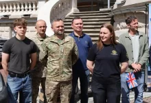 Британські благодійники привезли до Львова ще 20 позашляховиків для ЗСУ