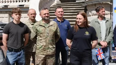 Британські благодійники привезли до Львова ще 20 позашляховиків для ЗСУ