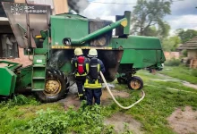 У селі Черневе на Яворівщині рятувальники загасили пожежу комбайна