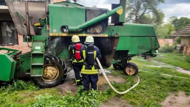 У селі Черневе на Яворівщині рятувальники загасили пожежу комбайна