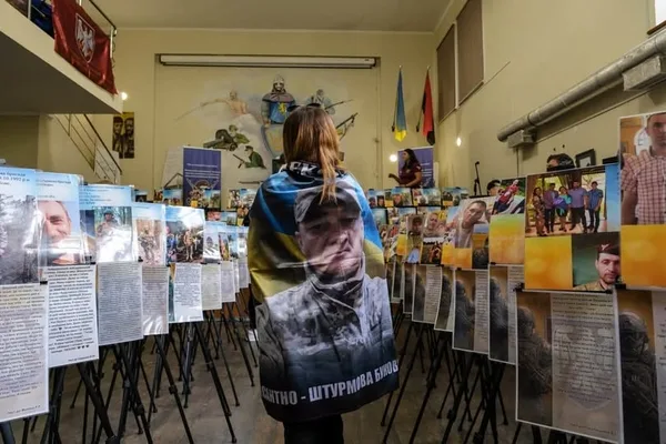 У Будинку Воїна відкрили фотовиставку «Не народжені для війни»