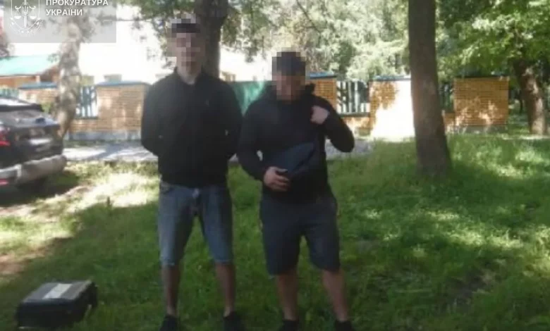 У Львові двом молодим чоловікам повідомили про підозру через 75 згортків PVP біля дитсадка