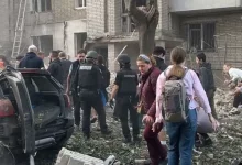 На вулиці Патона триває рятувальна операція під завалами будинку