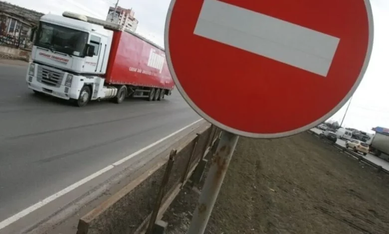 У спеку фурам понад 24 тонни обмежили в’їзд до Львова вдень