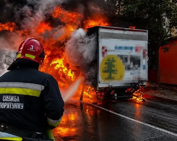 У Львові під час руху загорілася вантажівка MAN