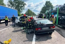 У Бартатові рятувальники деблокували двох людей з пошкодженої LADA