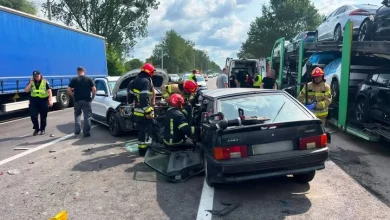 У Бартатові рятувальники деблокували двох людей з пошкодженої LADA