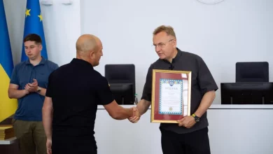 У Львові відзначили рятувальників, військових і правоохоронців за ліквідацію наслідків ракетної атаки