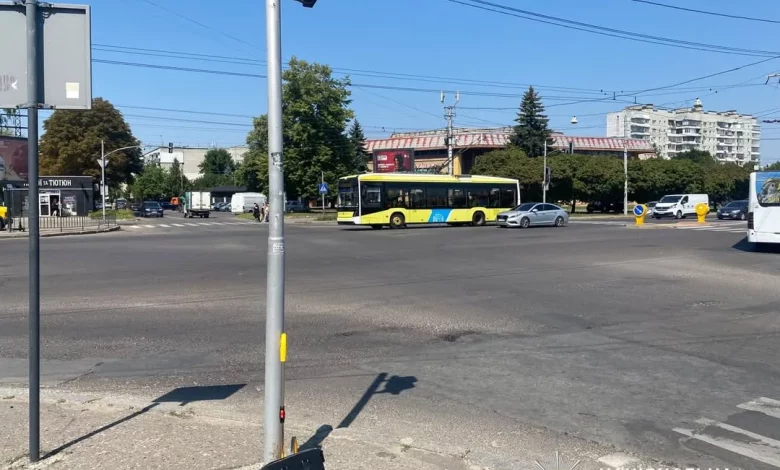 У Львові на вулиці Любінській автомобіль травмував пішохода