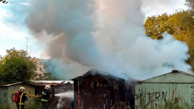 У Дрогобичі загорілися три металеві гаражі, рятувальники вберегли ще чотири