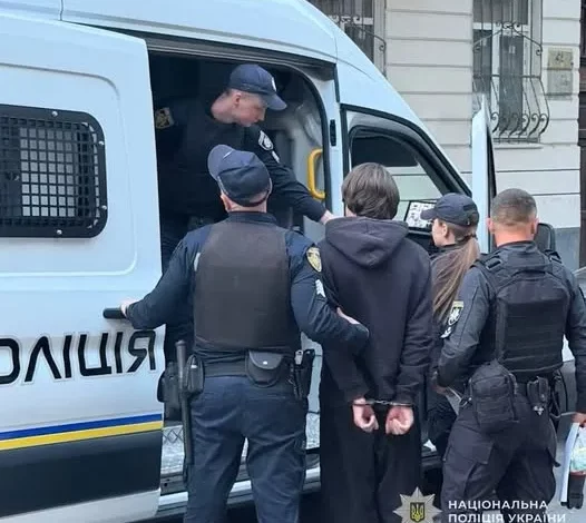 У львівському готелі пограбували постояльця: поліція викрила трьох підозрюваних