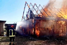 У Великих Мостах рятувальники вберегли від вогню сусідні будівлі